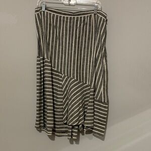 Chic Asymmetrical Gray and White Striped Skirt
